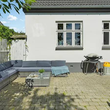 Feriehus 2 Bedroom Stunning In