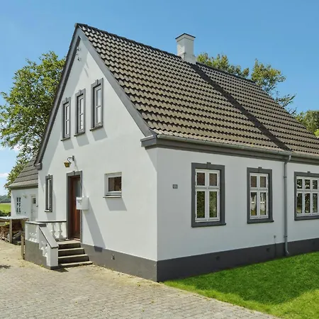 Feriehus 2 Bedroom Stunning In