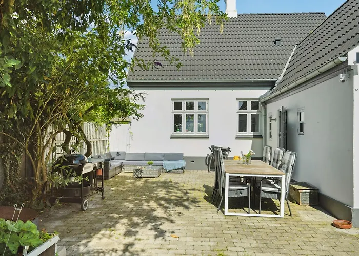 2 Bedroom Stunning In *