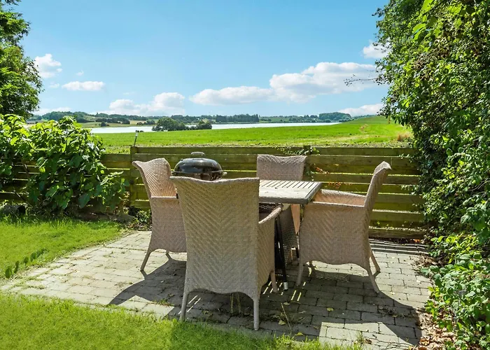 2 Bedroom Stunning In *