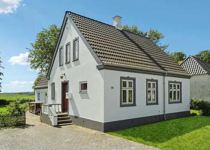 بيت للعطل 2 Bedroom Stunning In